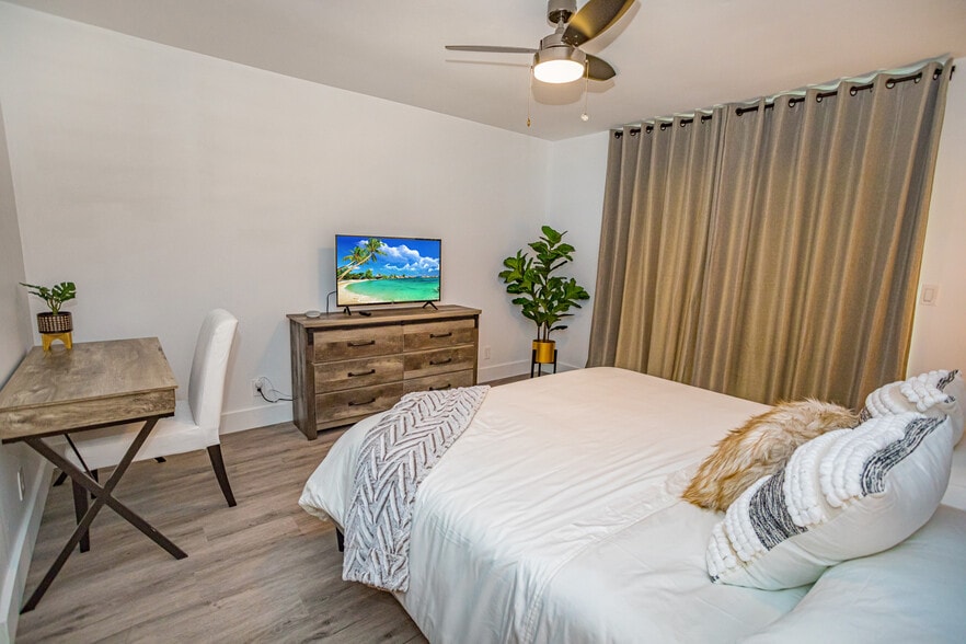 Building Photo - 9341 Green Meadows Way