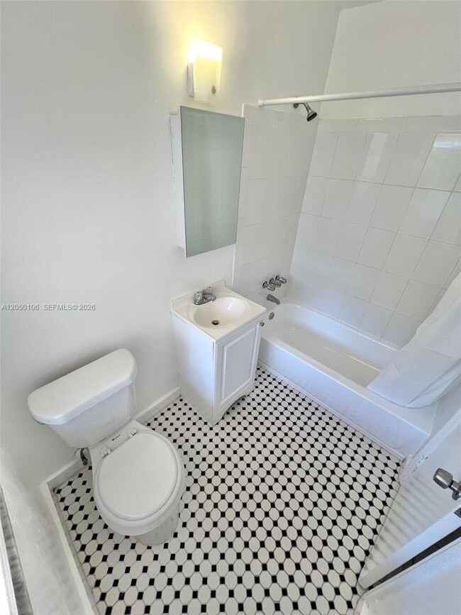 Building Photo - 710 NE 85th St
