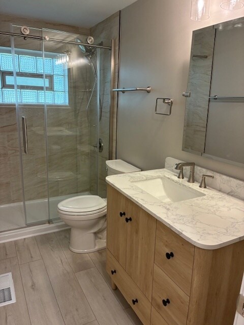 Master Bath - 1708 W Belle Plaine Ave