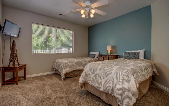 Building Photo - Enjoy Year-Round Resort Living in This Beautiful Condo!