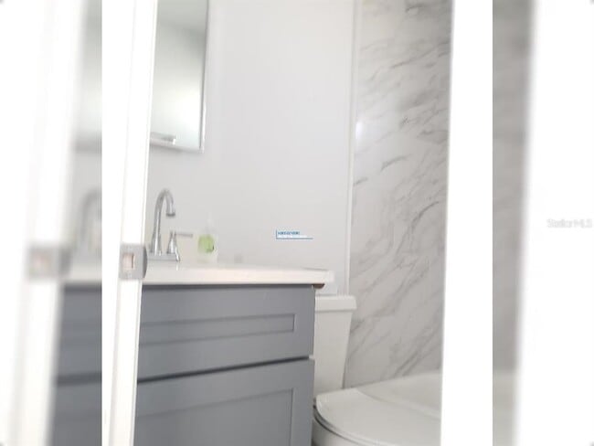 Building Photo - 4486 Yorkshire Ave