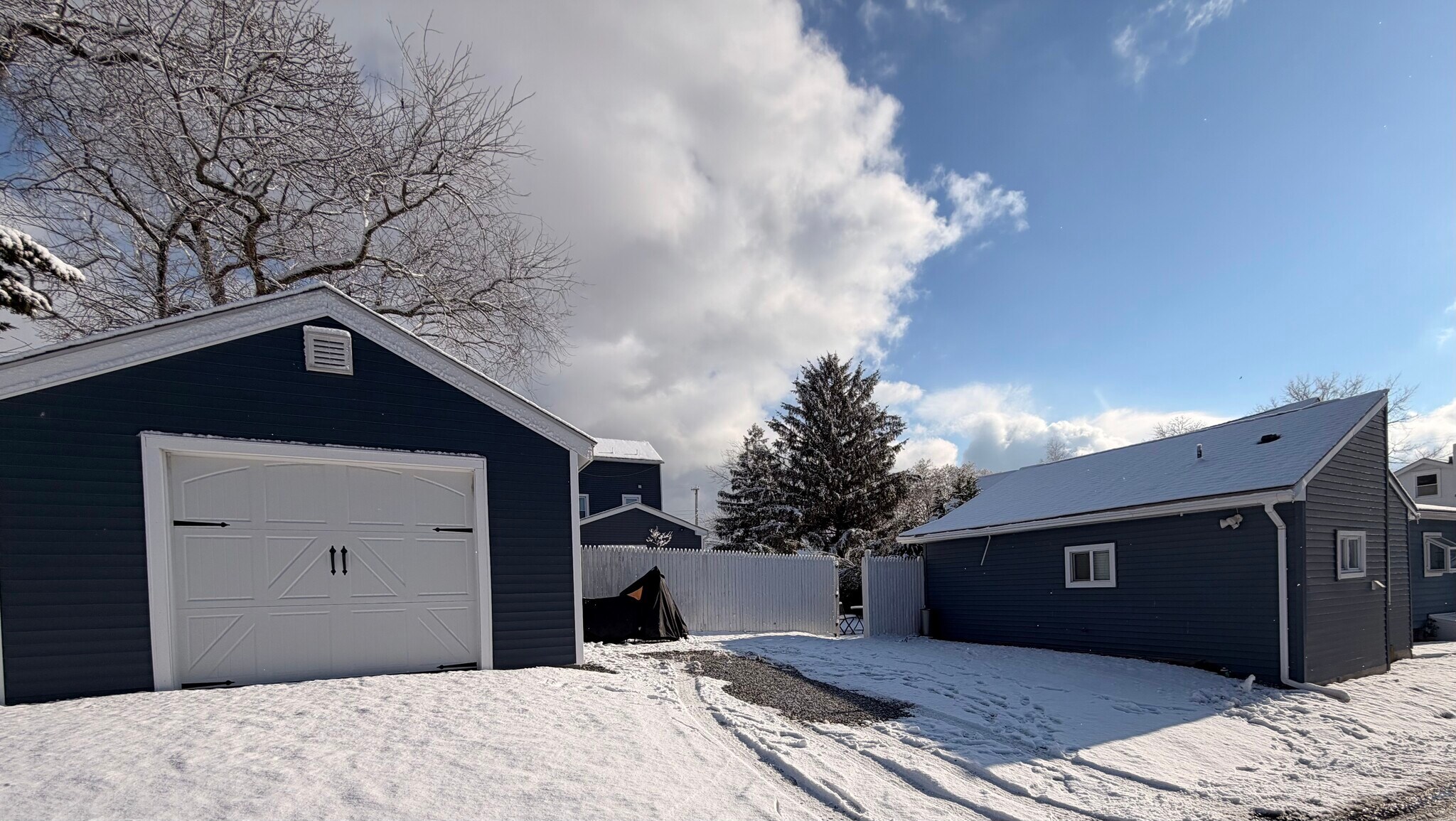 Tenant has entire back driveway all to themselves. Can fit 2-3 vehicles. Private back entrance - 749 1st St