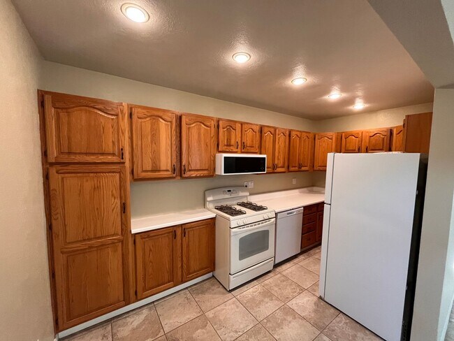 Building Photo - kl303r