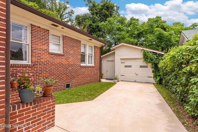Building Photo - 1347 Belvedere Ave