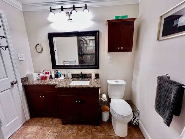 Building Photo - Love Where You Live in Lake Shores!