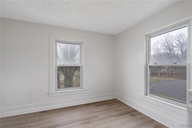 Building Photo - 409 N 6th St