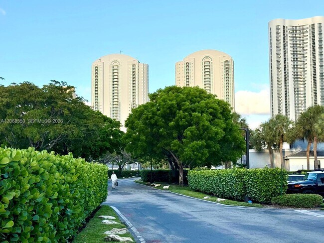 Building Photo - 336 Poinciana Island Dr