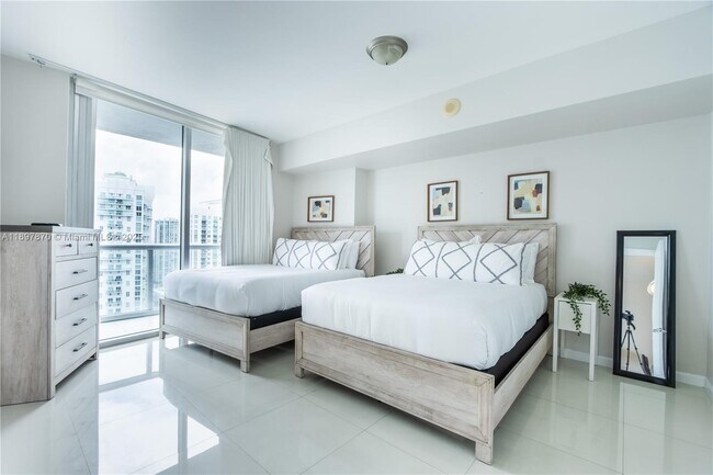 Building Photo - 485 Brickell Ave