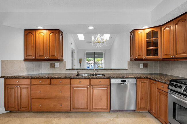 Building Photo - 7888 La Mirada Dr