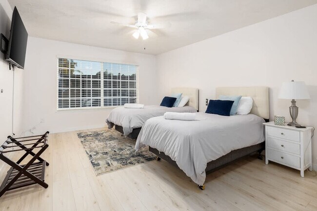 Building Photo - 12779 Calma Ct