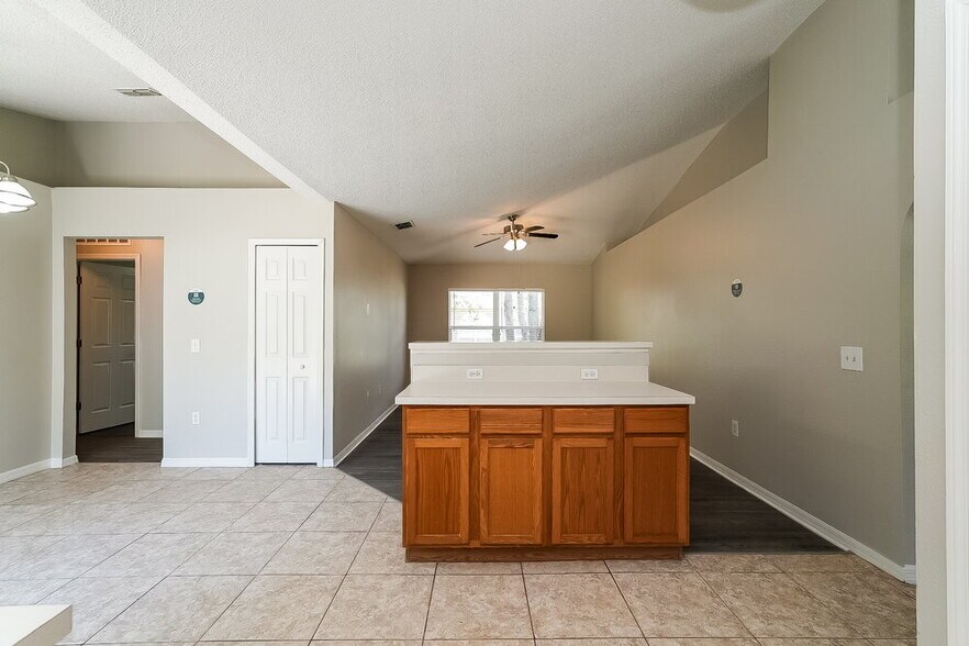 Building Photo - 5511 Ashland Dr