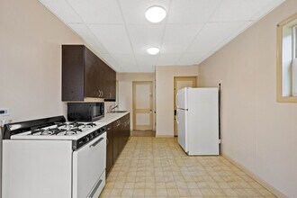 Building Photo - 133 Glenmore Ave