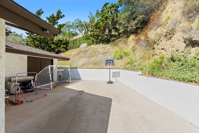 Building Photo - Ranch Style View Home on Mount Helix w/ Pool