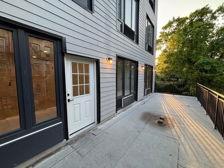 Building Photo - 316 Forrest St