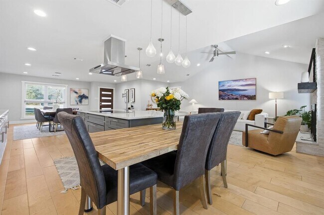 Building Photo - 9707 Bordeaux Ln