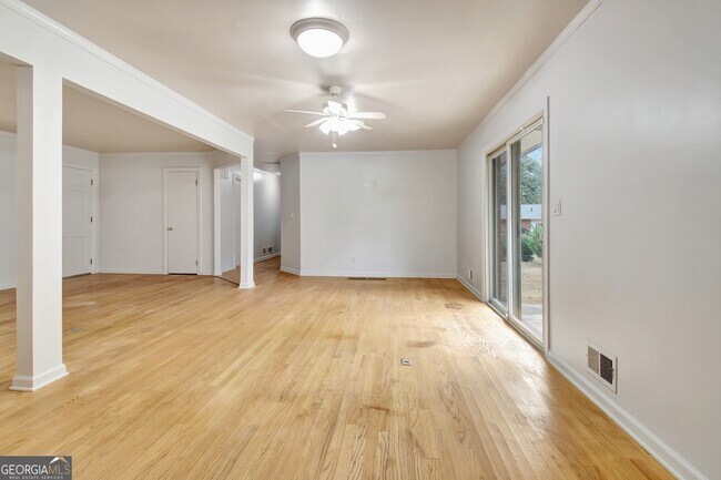 Building Photo - 500 Circle Dr