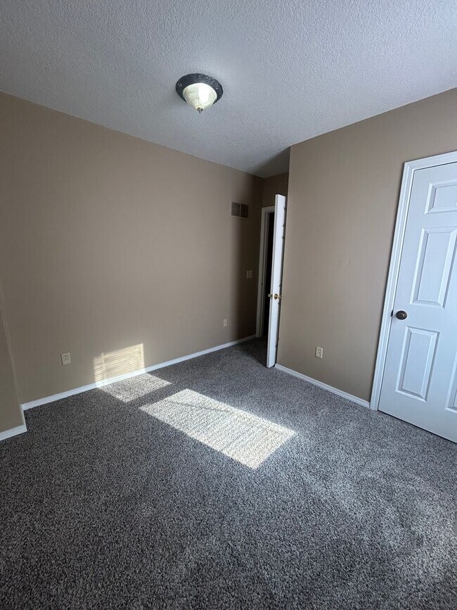 Building Photo - New Listing!!!