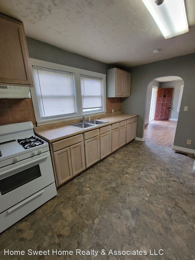 Building Photo - 3 br, 1 bath House - 1890 N Broadway