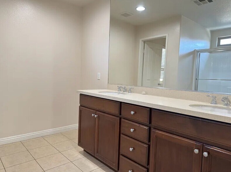 Building Photo - 433 Merced Ct