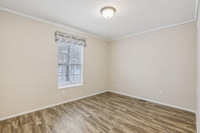 Building Photo - 4704 47th Ave