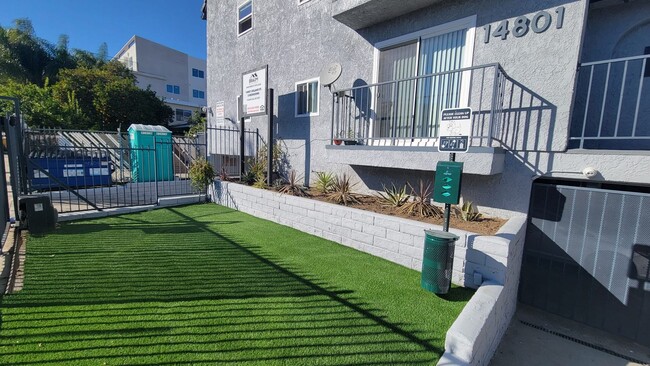 Building Photo - 14801 Delano St