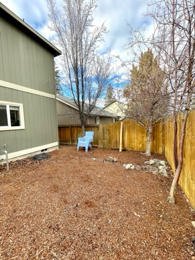 Building Photo - Beautiful 4 bedroom NW Bend Home!