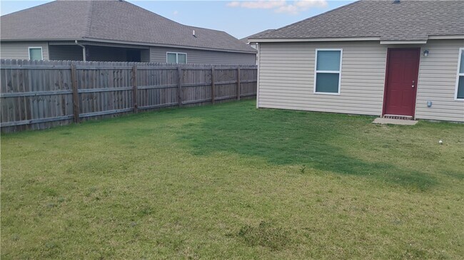 Building Photo - 1701 Forest Dr