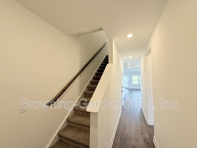 Building Photo - 312 Traywick Pl