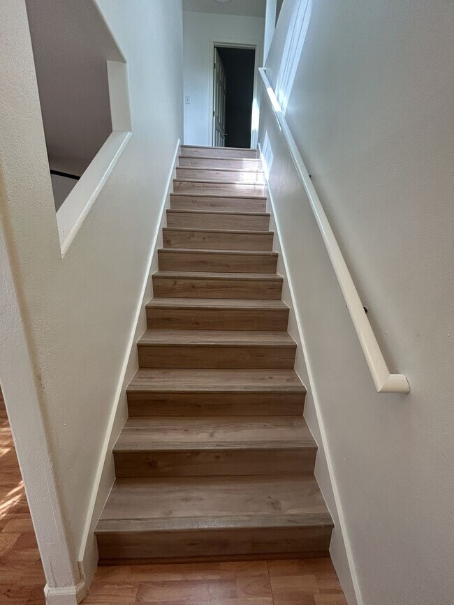 Building Photo - Beautiful Newly updated 4 bedroom 2.5 bath 1,582 Sq Ft Home  in Crown Ridge Estates