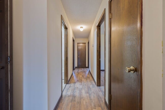 Building Photo - Quiet 3-bed 2-bath Spacious Home