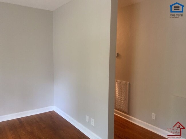 Building Photo - 304 Tunnel Blvd