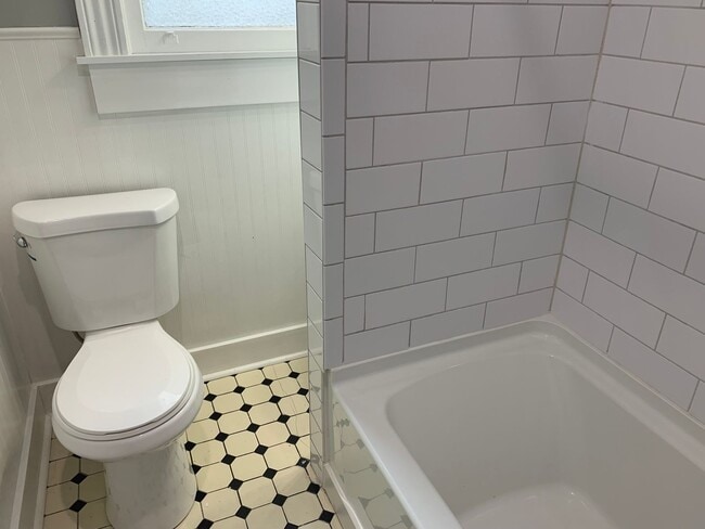 Building Photo - Norwood Duplex W/ Driveway Parking