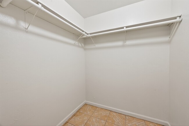 Building Photo - 115 Aurora St