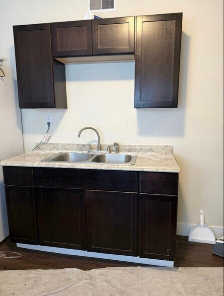 Building Photo - 2459 S 8th St