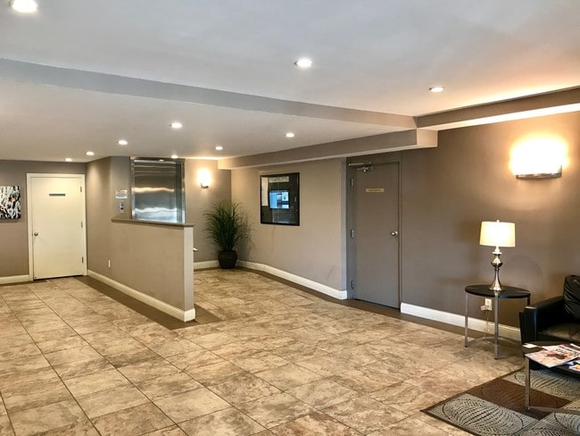 Lobby - 1600 Ardmore Ave