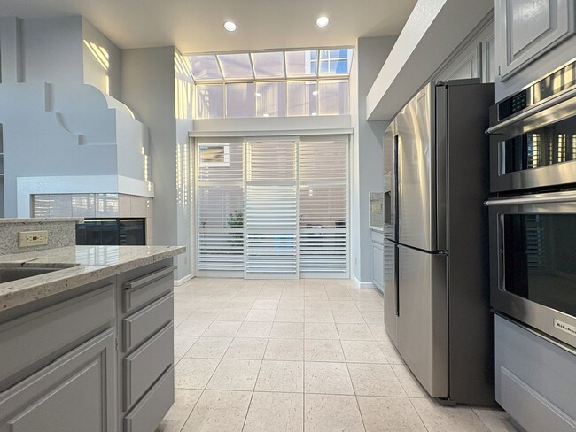 Building Photo - Charming Waterfront Single Family Home in Redwood Shores Available Now!