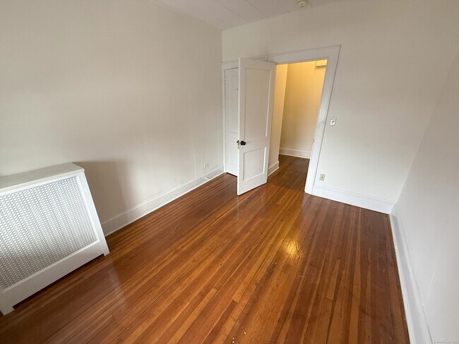 Building Photo - 89 Maplewood Ave