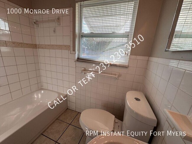 Building Photo - 1000 Monroe Dr