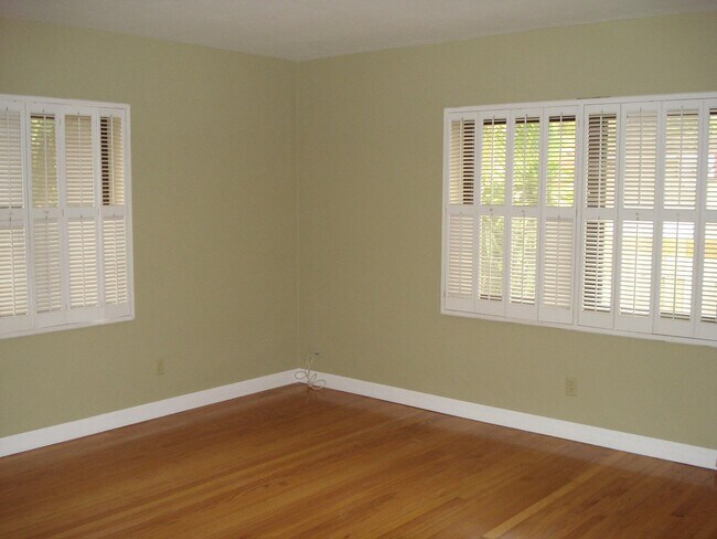 Master bedroom - 1170 NE 97th St