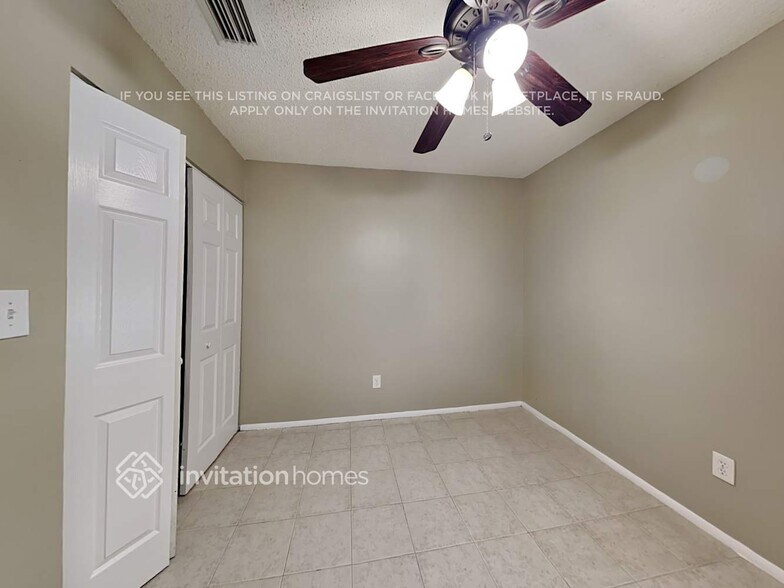 Building Photo - 10884 Grandview Ct