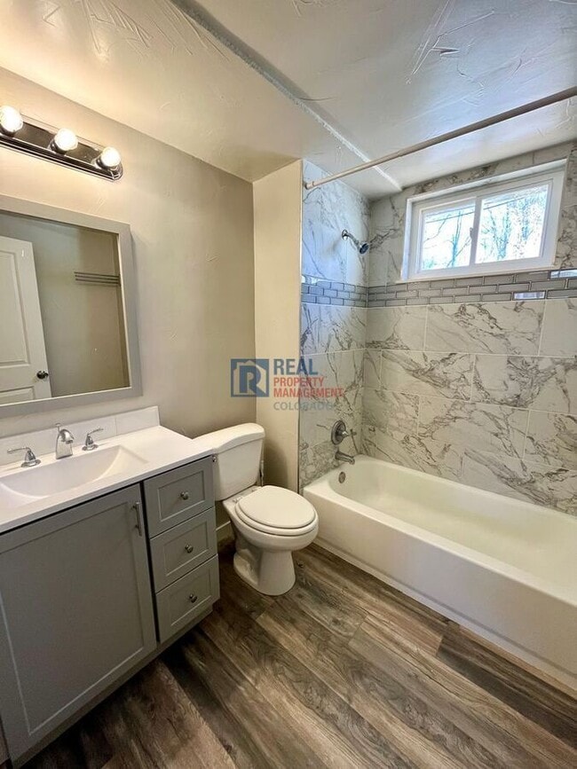 Building Photo - 324 Davie Dr