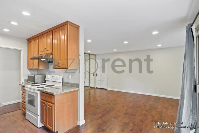 Building Photo - 280 Easy St