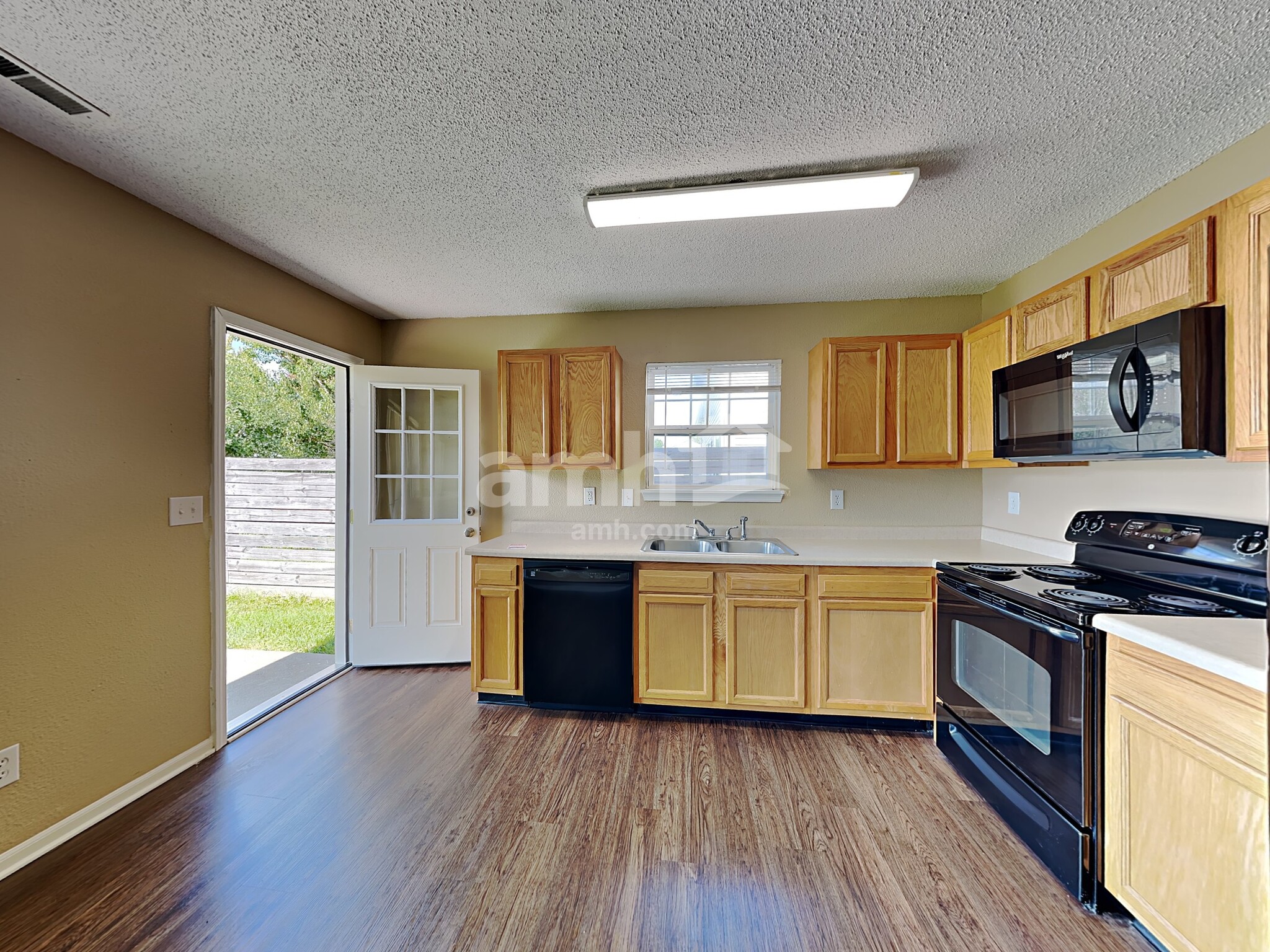 Building Photo - 1428 Blue Brook Way