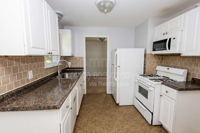 Building Photo - 4871 Oakland Dr