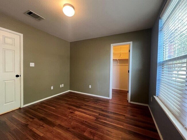 Building Photo - 9504 Castle Pines Dr