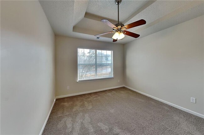 Building Photo - 137 Legend Creek Dr