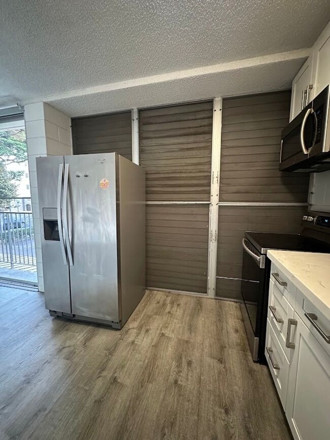 Building Photo - The Continental 2 bedroom, 1 bath, 1 assig...