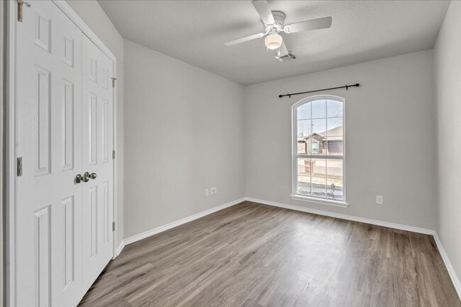 Building Photo - Adorable remodel in Yukon/Mustang schools