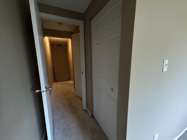 Building Photo - Charming 2-Bed Condo Retreat with 1.5 Baths in Prime Greenwood Location – 1088 Sq Ft of Comfort!