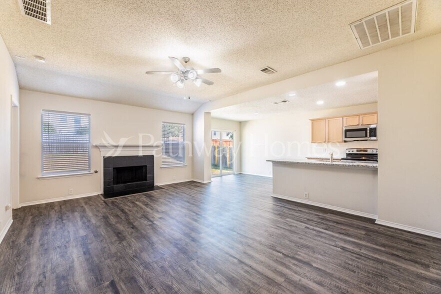 Building Photo - 1405 Dundee Dr